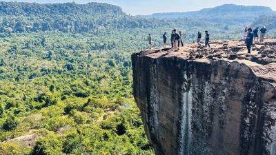 プレアヴィヒアだけじゃない穴場絶景スポットへ!ベンメリアとプノンクーレン(専用車/混載 選択可)