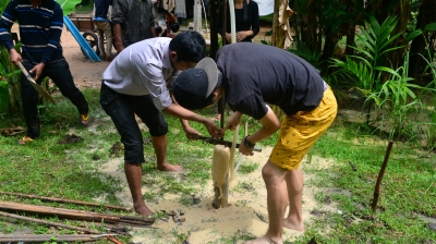 カンボジアで自分たちで井戸掘る!井戸掘り体験と寄付ツアー