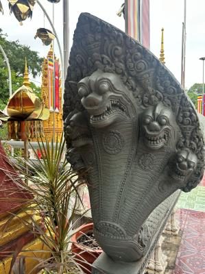 トゥクトゥクで巡る、寺院と匠の技　～カンボジアの歴史と彫刻に触れるツアー～
